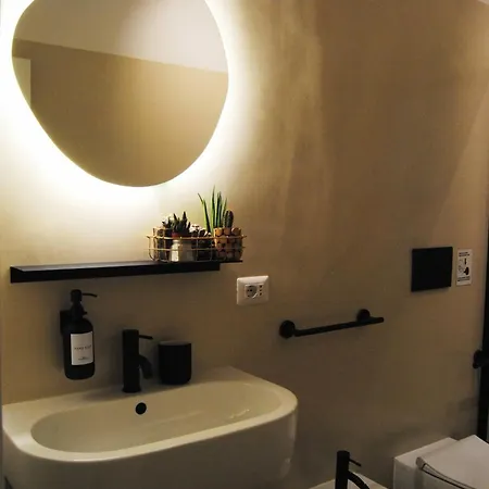 Appio Claudio Con Corte Esclusiva I Metro A روما